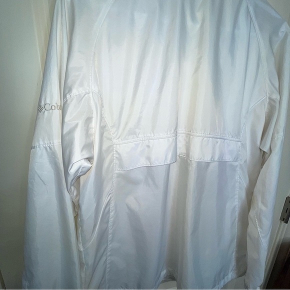 Columbia Woman’s White Full Zip Lightweight Packable Jacket - Picture 8 of 17